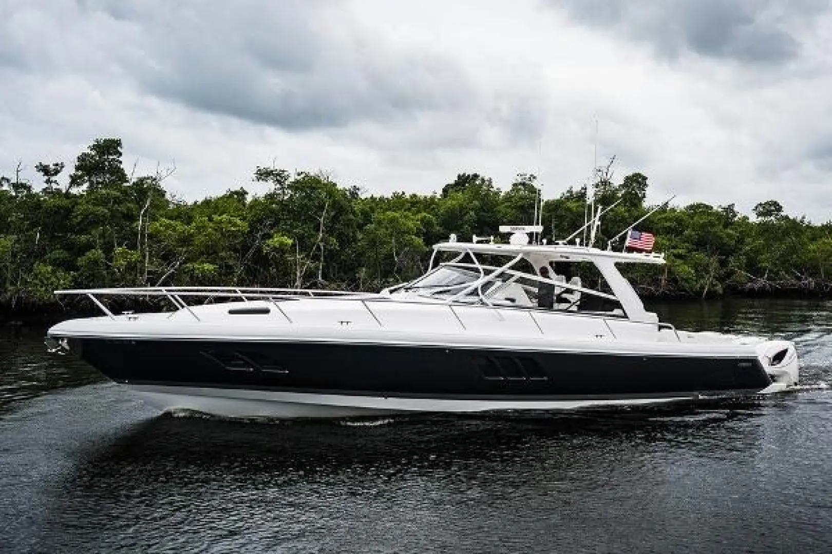 2019 Intrepid 475 sport yacht