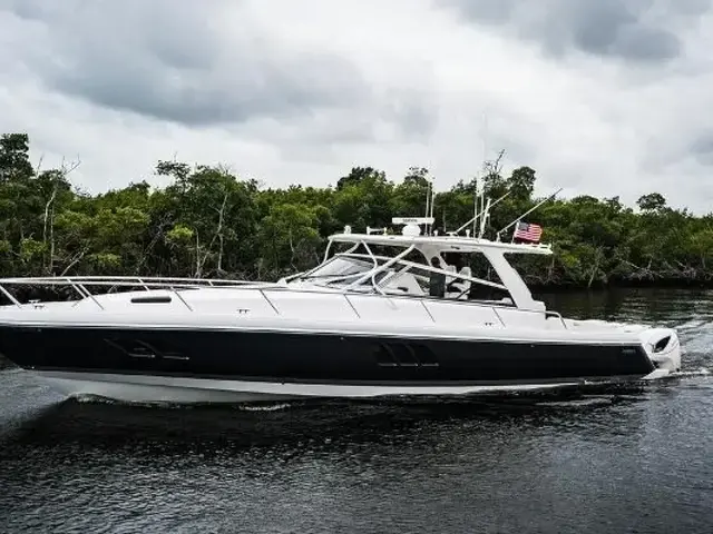 Intrepid 475 Sport Yacht