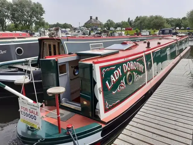 Gary Gorton 60ft narrowboat Lady Dorothy