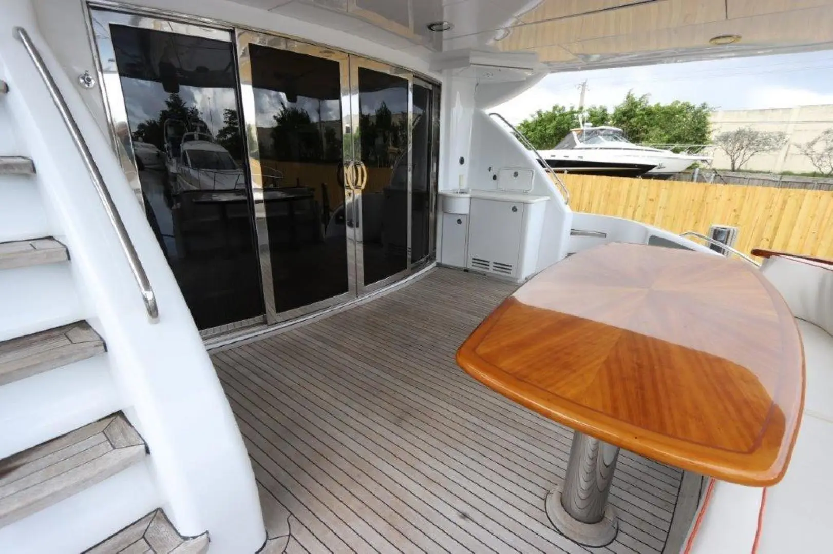 2006 Hatteras 80 enclosed bridge skylounge