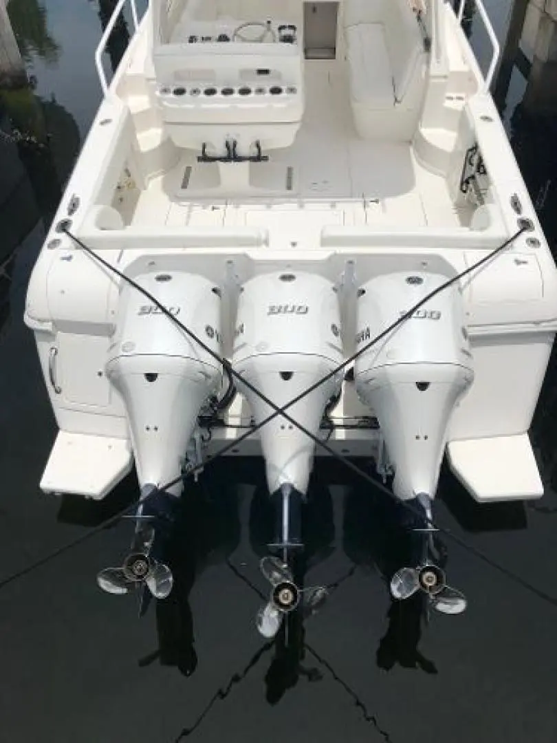 2008 Intrepid 390 sport yacht