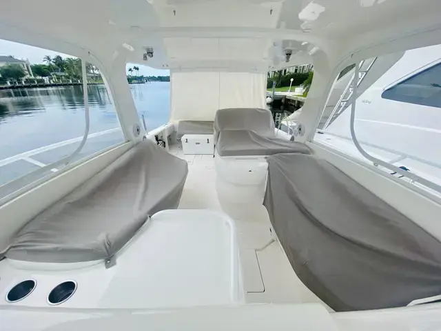 Intrepid 390 Sport Yacht