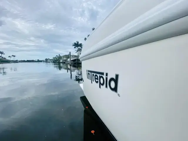 Intrepid 390 Sport Yacht