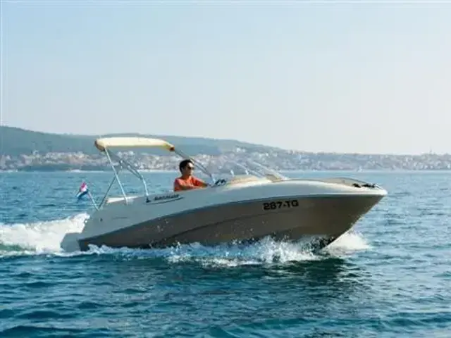 Quicksilver Motor Boat  520 Sport Bowrider