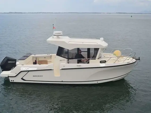 Quicksilver 805 Pilothouse