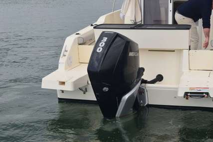 Quicksilver 805 Pilothouse