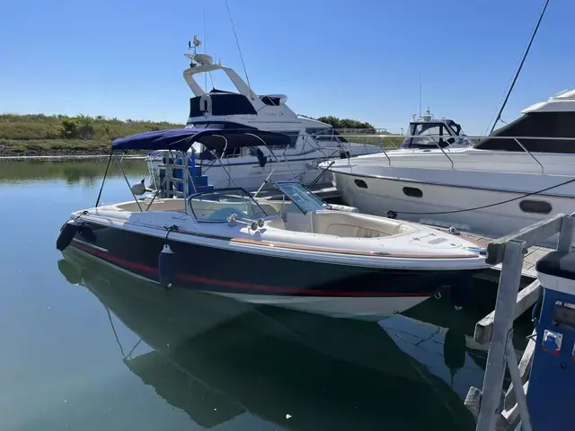 Chris-Craft Launch 25