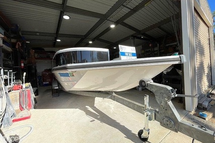 Lowe 2200 Suncruiser Deck Boat