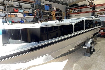 Lowe 2200 Suncruiser Deck Boat