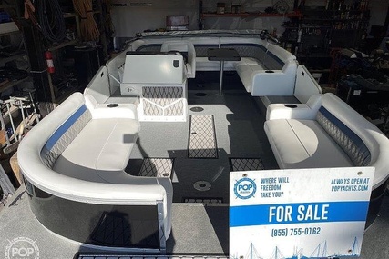 Lowe 2200 Suncruiser Deck Boat