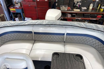 Lowe 2200 Suncruiser Deck Boat