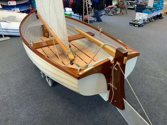 Classic Sailing Dinghy Jade-10