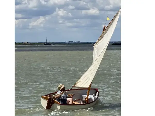 Classic Sailing Dinghy Jade-10