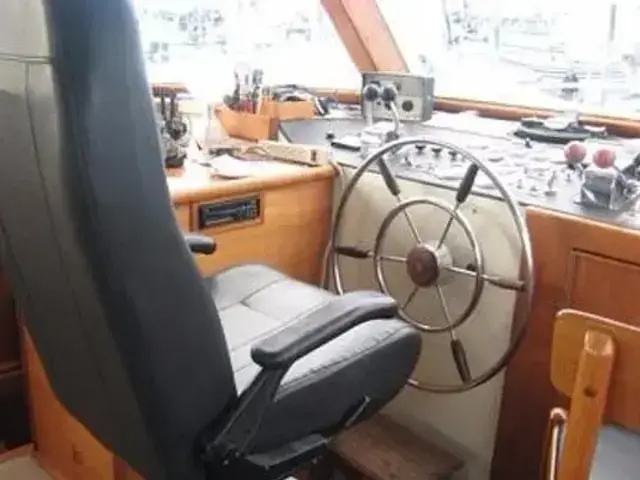 Canoe Cove 53 Pilothouse