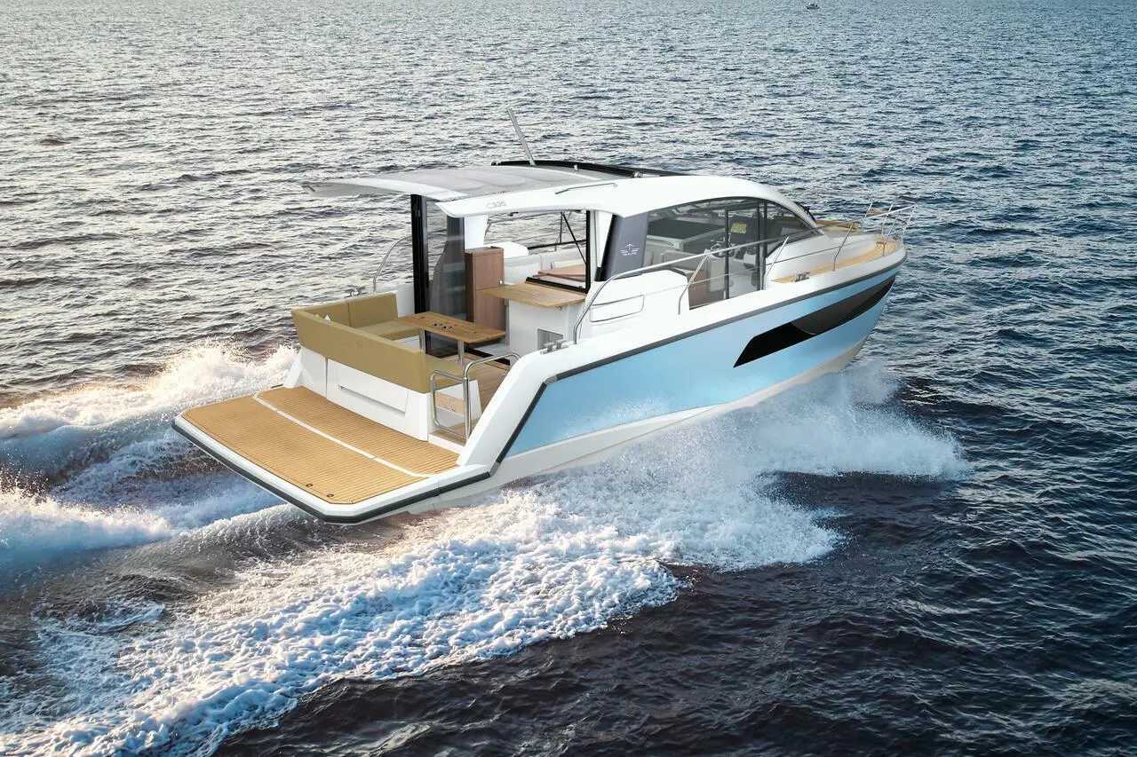 2025 Sealine c 335v