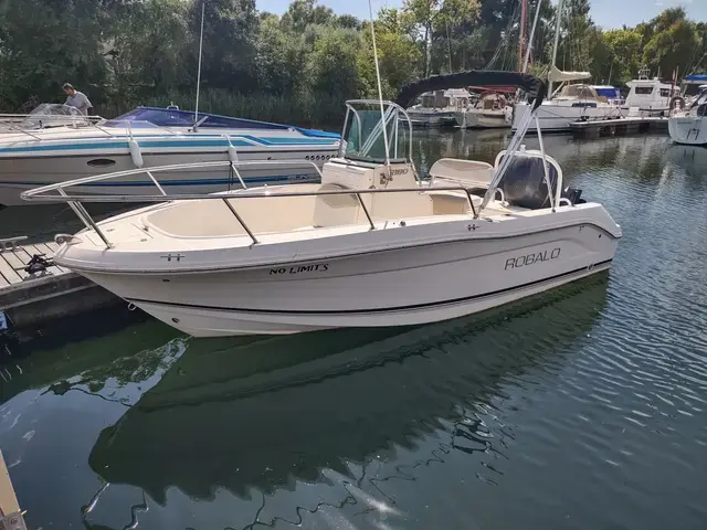 Robalo R180