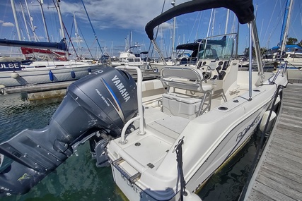 Robalo R180