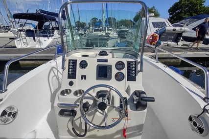 Robalo R180