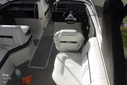 Sea Ray 230 SLX Sport