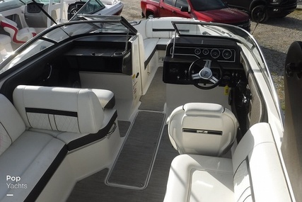 Sea Ray 230 SLX Sport