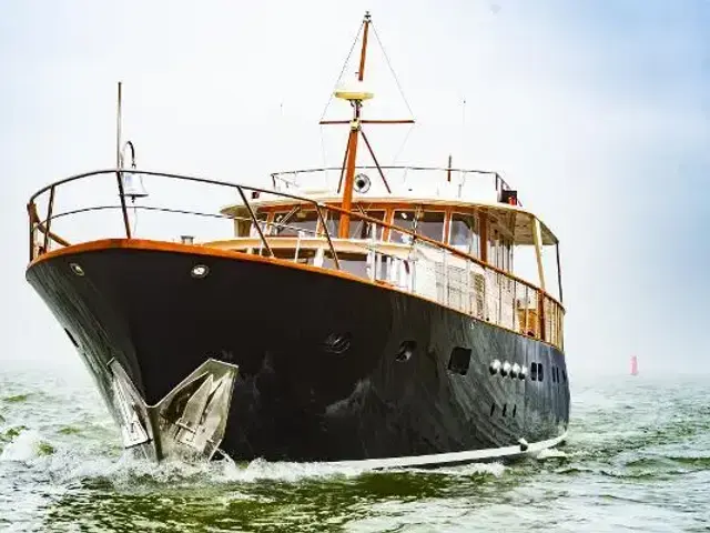 Feadship Riva Caravelle