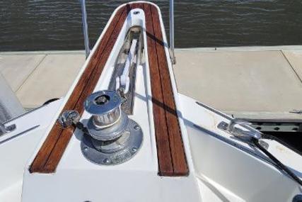 Hatteras 67 Cockpit Motor Yacht