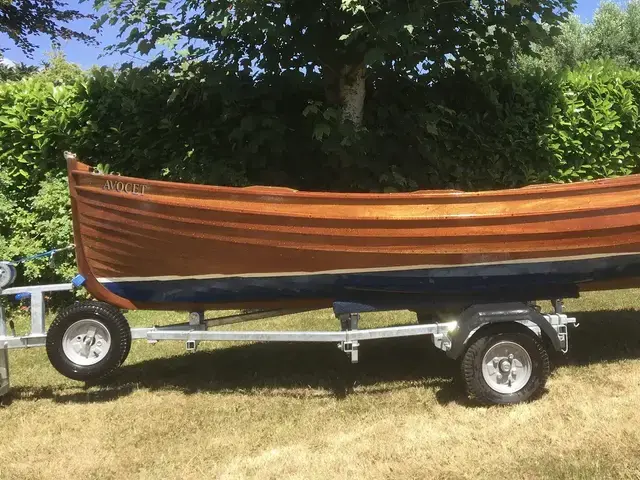 Custom Boats Clinker Rowing Dinghy