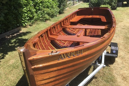 Custom Boats Clinker Rowing Dinghy