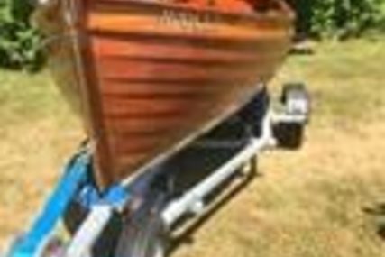 Custom Boats Clinker Rowing Dinghy