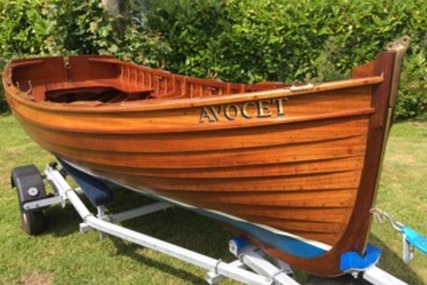 Custom Boats Clinker Rowing Dinghy