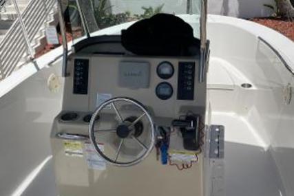 Robalo R180 Center Console