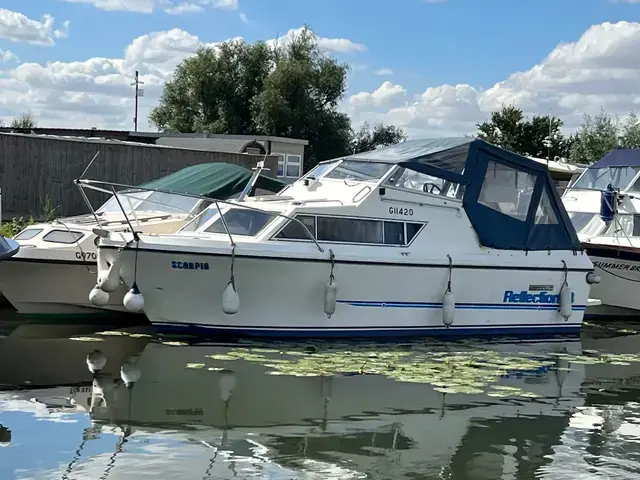 Pace Boat Reflection 23