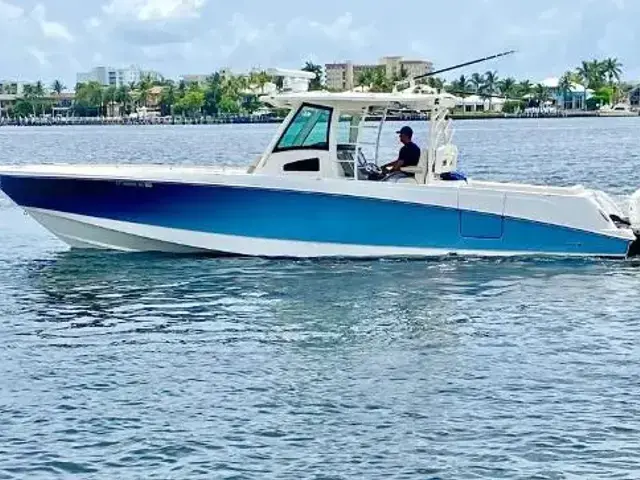 Boston Whaler 370 Outrage