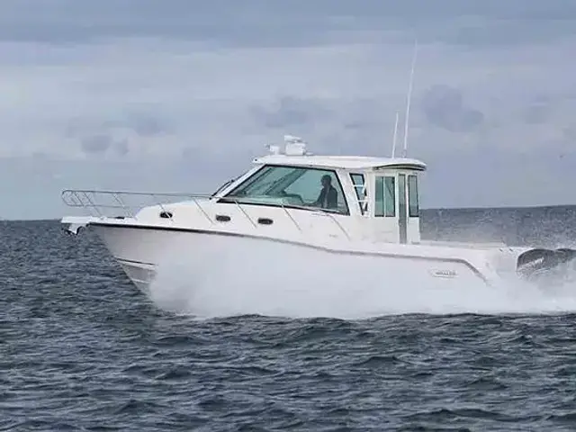 Boston Whaler 345 Conquest Pilothouse