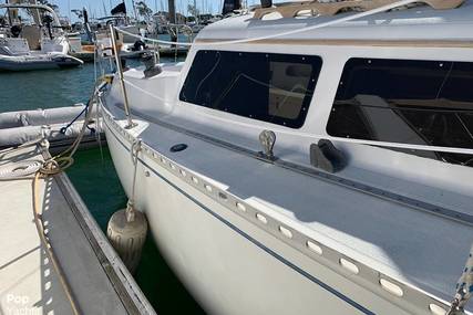 Islander Sailboats Bahama 30