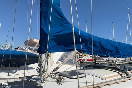 Islander Sailboats Bahama 30