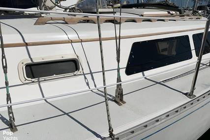 Islander Sailboats Bahama 30