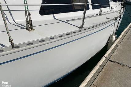 Islander Sailboats Bahama 30