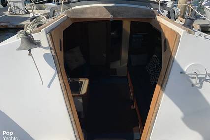 Islander Sailboats Bahama 30