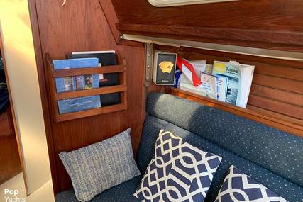 Islander Sailboats Bahama 30