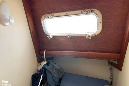 Islander Sailboats Bahama 30