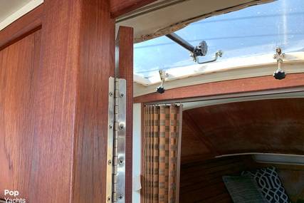 Islander Sailboats Bahama 30