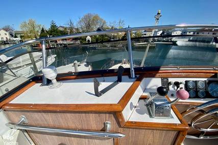 Chris Craft 470 Commander