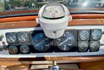 Chris Craft 470 Commander