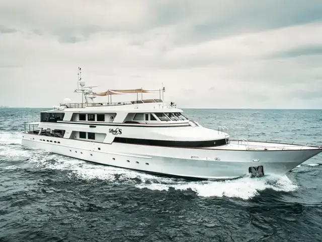 Benetti 151