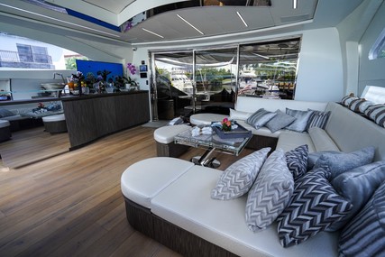 Pershing 88 Yacht