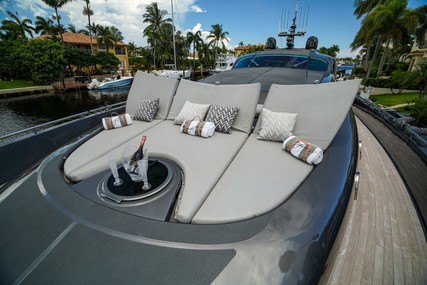 Pershing 88 Yacht