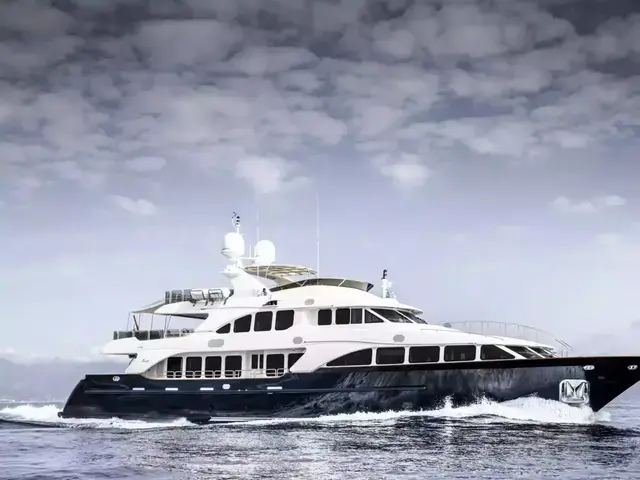 Benetti 121