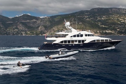 Benetti 121