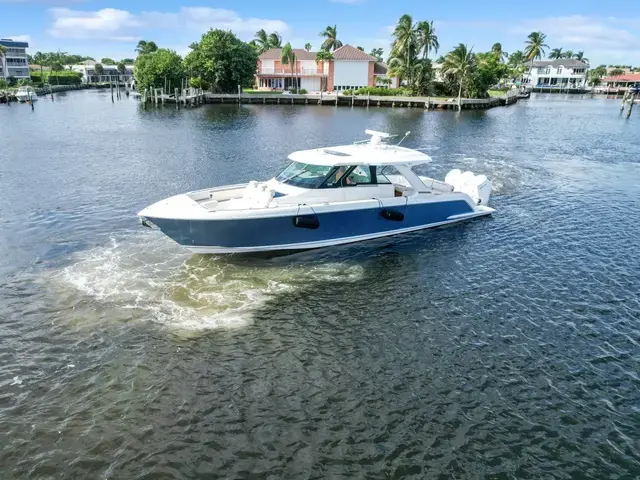 Tiara Yachts 48